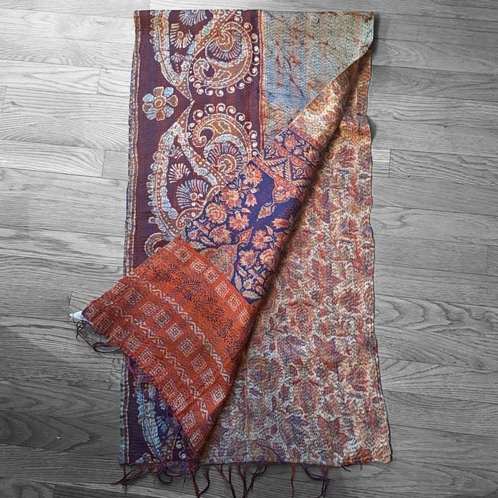 Gorgeous Tapestry Wrap/Scarf! - Picture 3 of 10